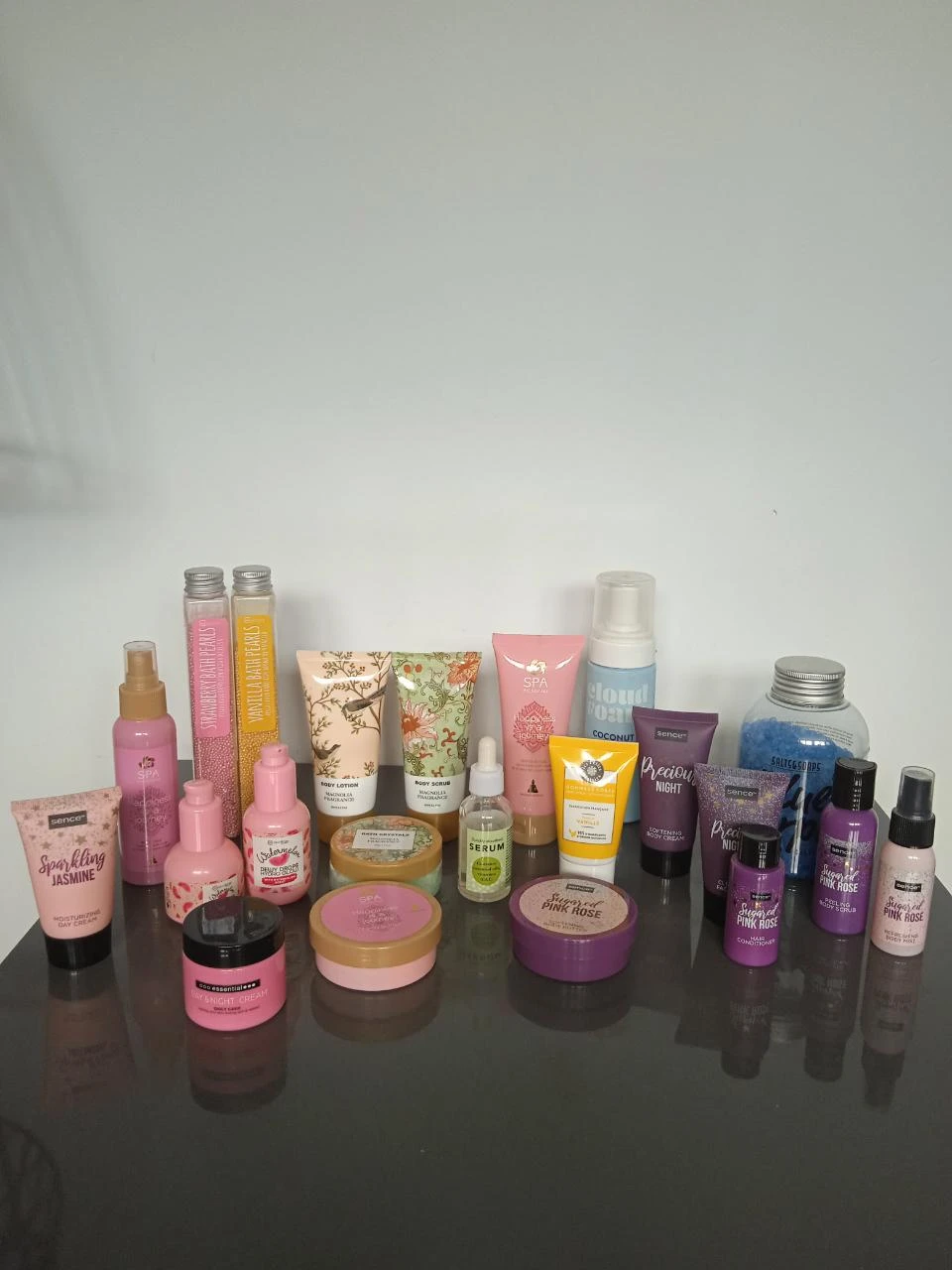 Gros lot de produits de beauté, sérum, crème, gommage, sel de bain